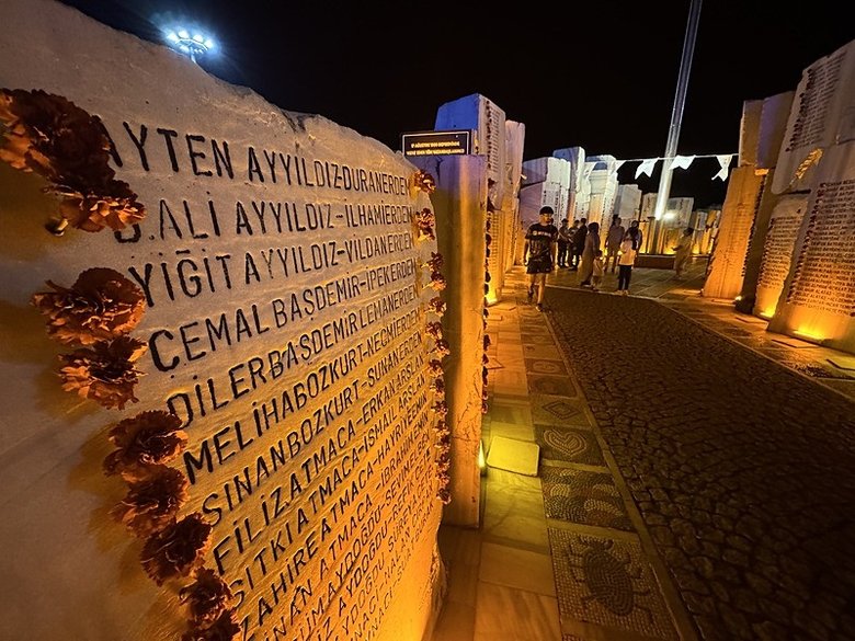 17 Ağustos Marmara depreminin 26.yılı! Hayatını kaybedenler dualarla anıldı