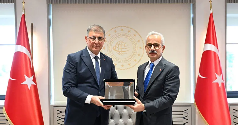 Ankara’da Kritik Zirve: Bakan Uraloğlu ve Başkan Tugay’dan İzmir Ulaşımı İçin Ortak Adım!