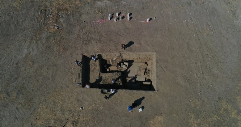 Magnesia’daki kazılarda Zeus Tapınağı’nın giriş kapısına ulaşıldı