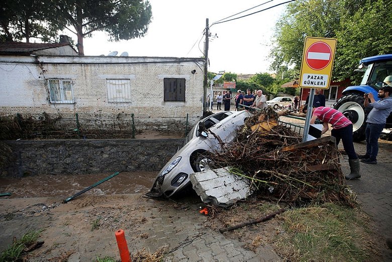 Aydın’da mahsur kalanlar helikopterle kurtarıldı