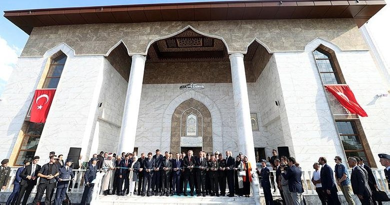 Başkan Erdoğan Kütahya’da askeri birlikteki Zafer Camisi’ni açtı