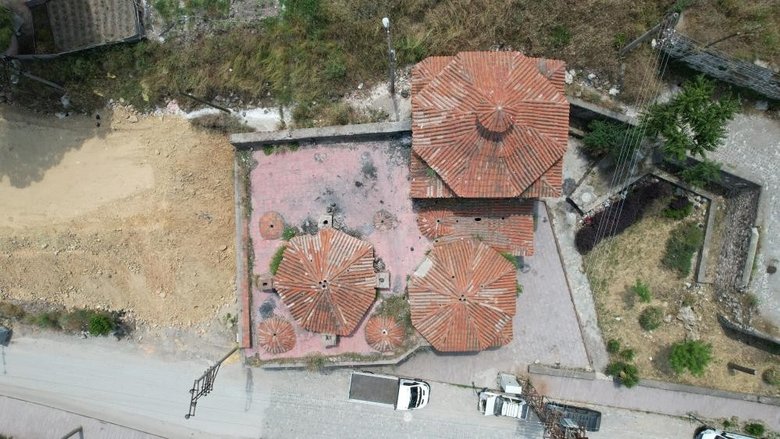 manisada-tepki-ceken-goruntu-tarihi-hamam-curumeye-terk-edildi-1780043770535.jpeg