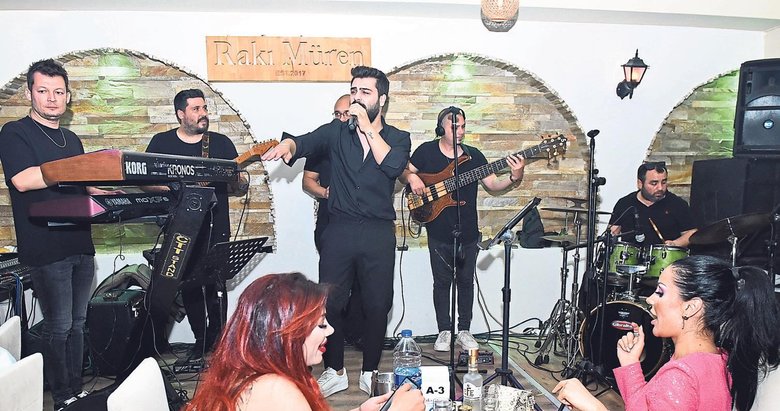 ‘Rakı Müren’ yeni yerinde eğlenceye devam ediyor