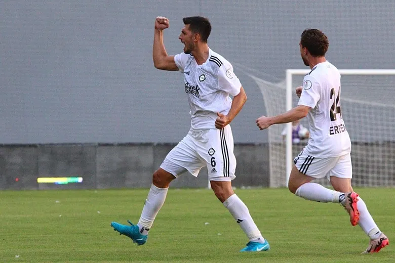 altayin-eski-futbolcusu-ceyhun-gulselam-futbolu-birakti-1789463659429.jpeg