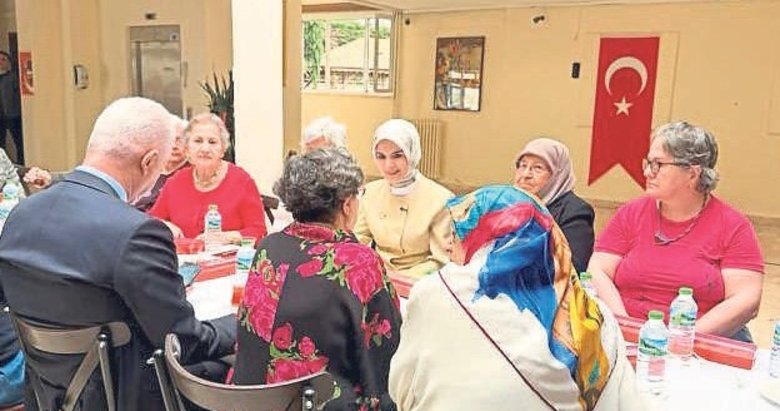 Bakan Göktaş’tan huzurevine ziyaret