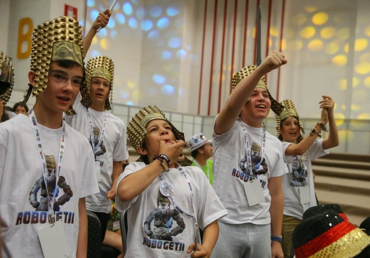 Robotlarıyla yarışacak dünya çocukları İzmir’de buluştu