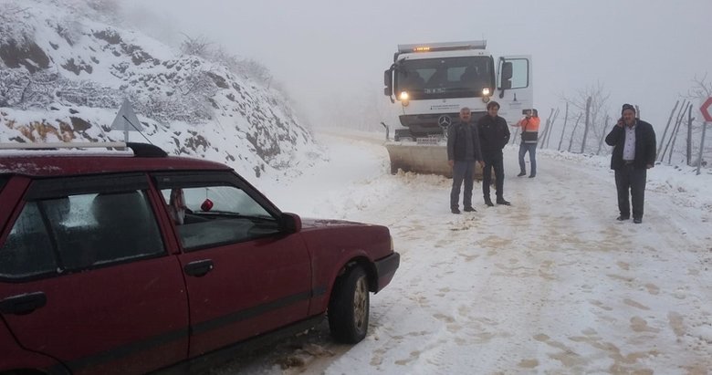 İzmir’de öğrenci servisleri karda mahsur kaldı