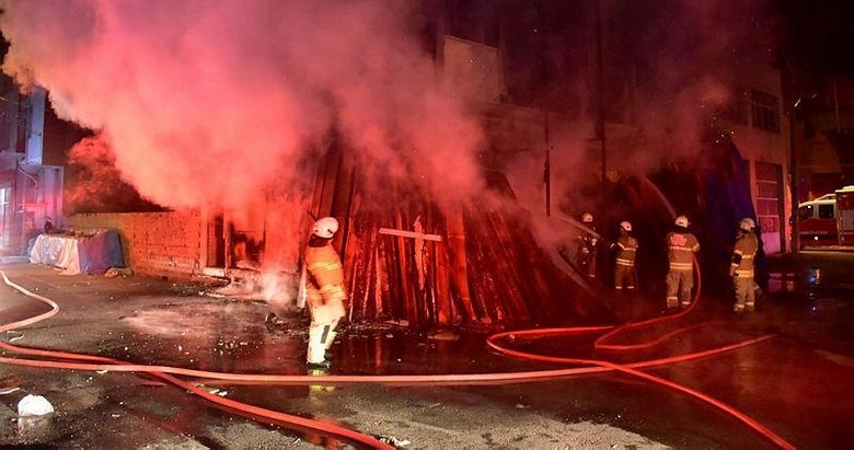 İzmir’de mobilya atölyesinde korkutan yangın