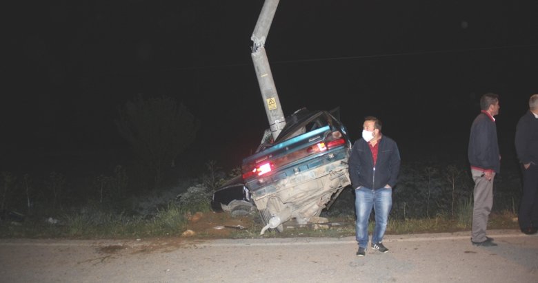 Kütahya’da korkunç kaza! Aydınlatma direğine çarpan otomobilin sürücüsü hayatını kaybetti