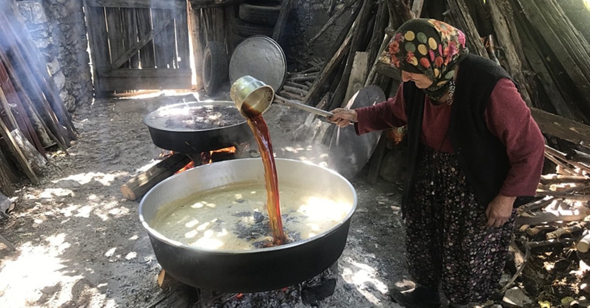 Köy halkı kendi üretiyor, değeri altınla yarışıyor! Bir yıl önceden sipariş alıyor