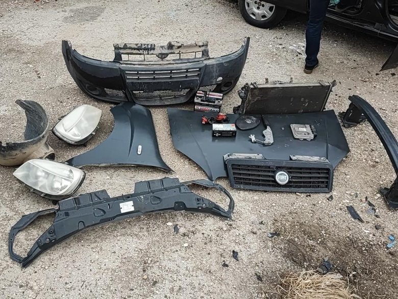 ’Pes’ dedirten hırsızlık! Sanayiye bırakılan aracın 15 parçasını çaldılar