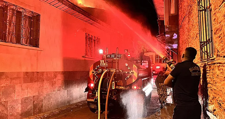 Manisa’da acı olay! Evinin küle dönüşünü izlerken fenalaşan Metin Balcı’dan acı haber