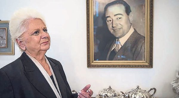 adnan-menderesin-gelini-umran-menderes-yeni-asira-konustu-ayni-senaryo-bugun-de-oynanmak-isteniyor-1758083454027.jpeg