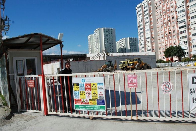 İzmir’de AK Partili Sürekli’den opera binası çıkışı: Salyangoz hızıyla dahi yol almıyor