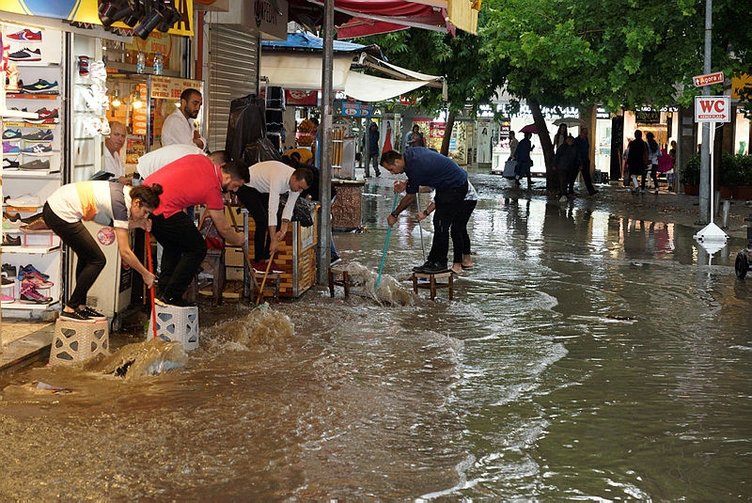 İzmir için kritik uyarı! Su baskınlarına dikkat
