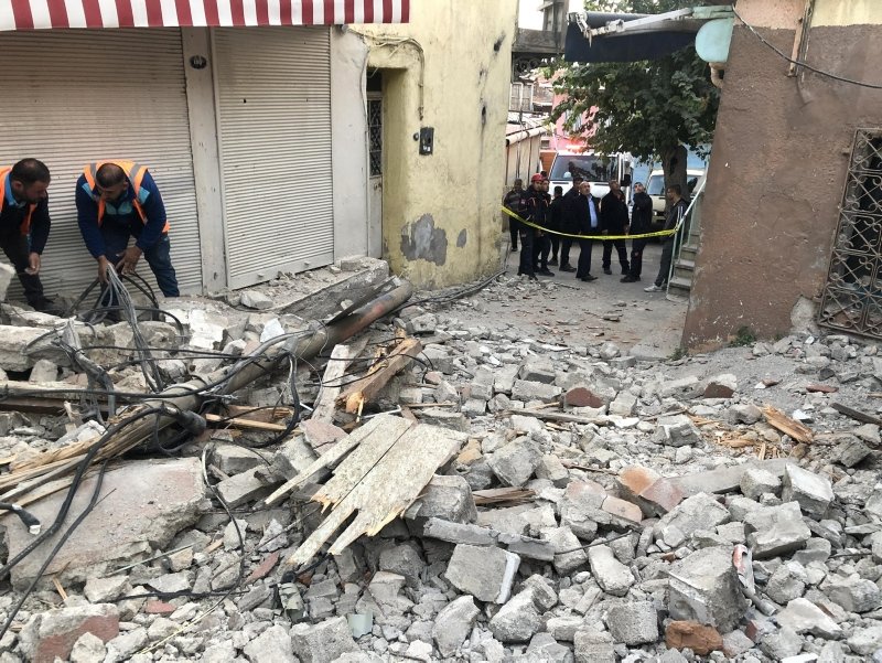 İzmir’de gece saatlerinde korkutan deprem! Bakan Soylu uyardı: Bir an önce değişmesi lazım