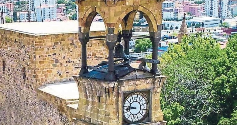 Bu kulelerde saat hep Osmanlı’yı gösteriyor