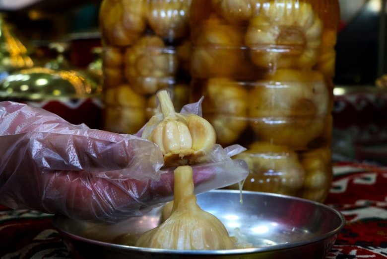 Sarımsak turşusunun faydaları saymakla bitmiyor! Bağışıklık güçlendirmeye birebir