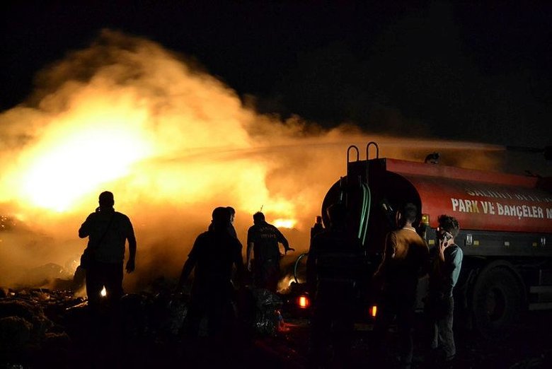 Salihli’de, şehir çöplüğünde korkutan yangın