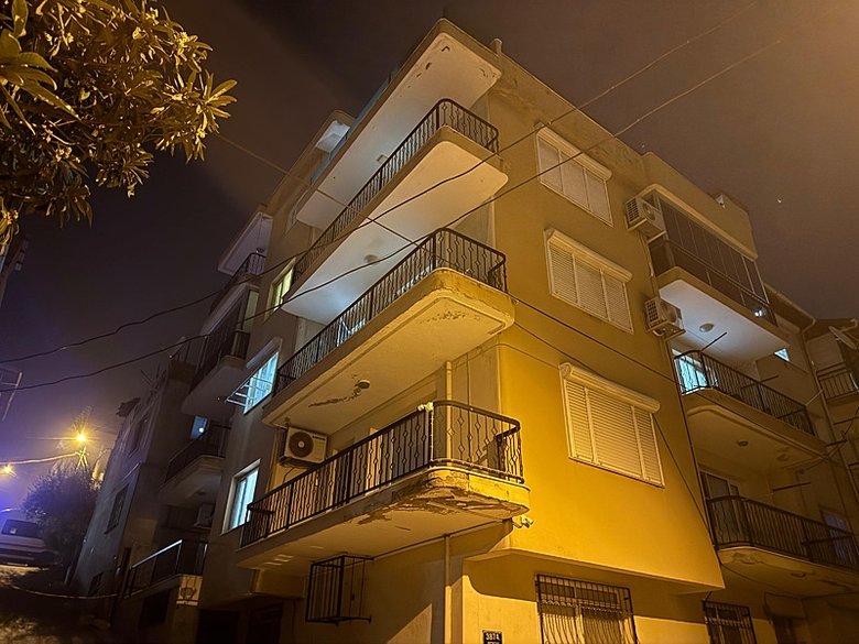 İzmir’de anten düzeltirken çatıdan düşen genç öldü