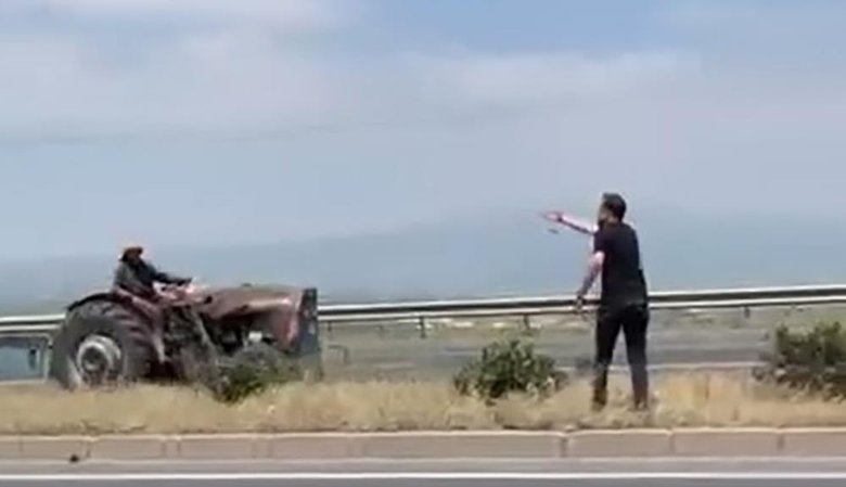 Manisa’da ters yöne giren traktör sürücüsü kazaya davetiye çıkardı