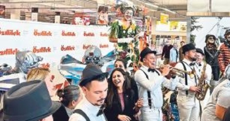 Özdilek İzmir 22. yaşını kutluyor