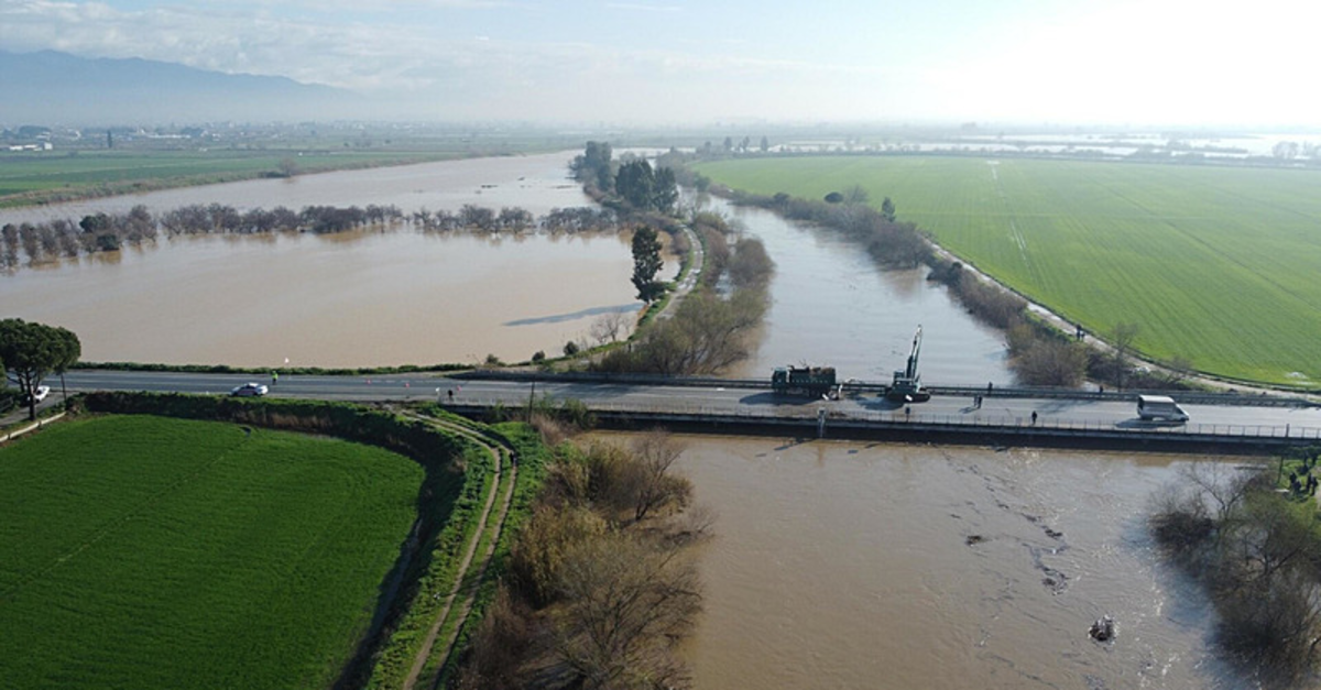 Büyük Menderes Nehri taştı!
