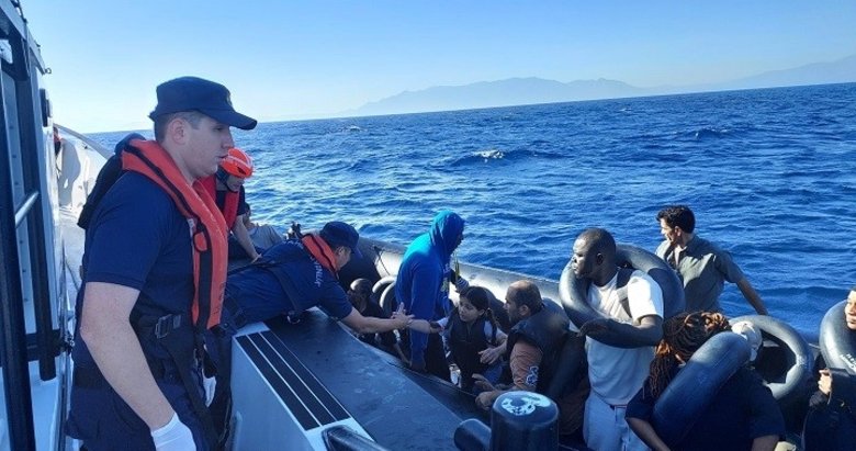 İzmir sularında göçmen hareketliliği: 137 göçmen karaya çıkartıldı