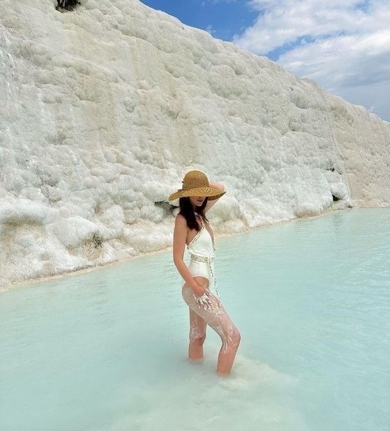 İrem Helvacıoğlu’ndan Pamukkale çıkarması! Sosyal medyayı yaktı geçti