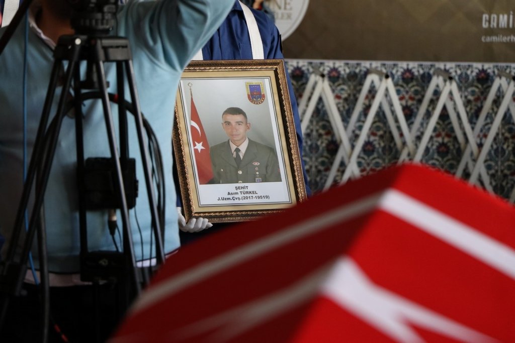 Tunceli’de donarak şehit olan 2 asker gözyaşlarıyla son yolculuklarına uğurlandı