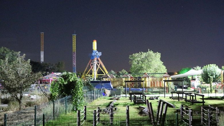 İzmir’de lunaparkta faciadan dönüldü: Ağaç dallarına çarpan salıncaktaki 6 kişi yaralandı