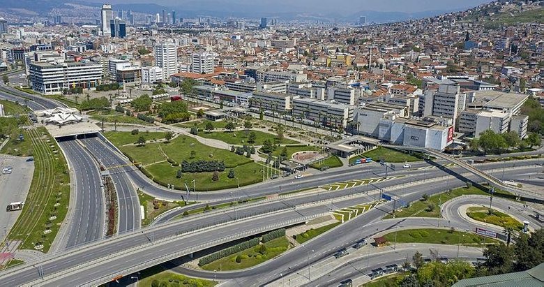 İzmir’de sokağa çıkma yasağı sessizliği