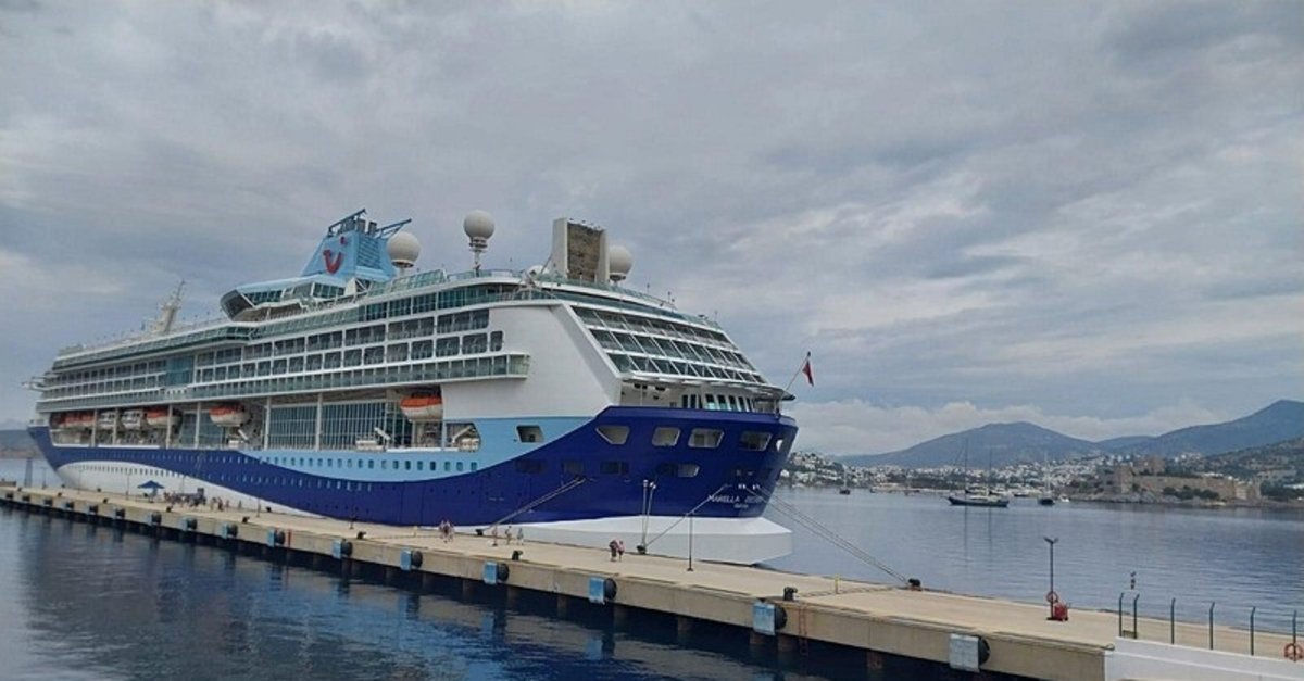 Bodrum'a dev kruvaziyer ayak bastı!