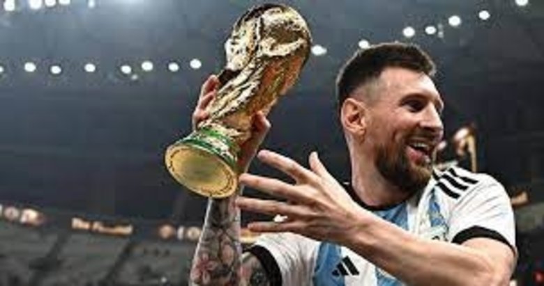 Messi’nin kaldırdığı kupa sahte çıktı
