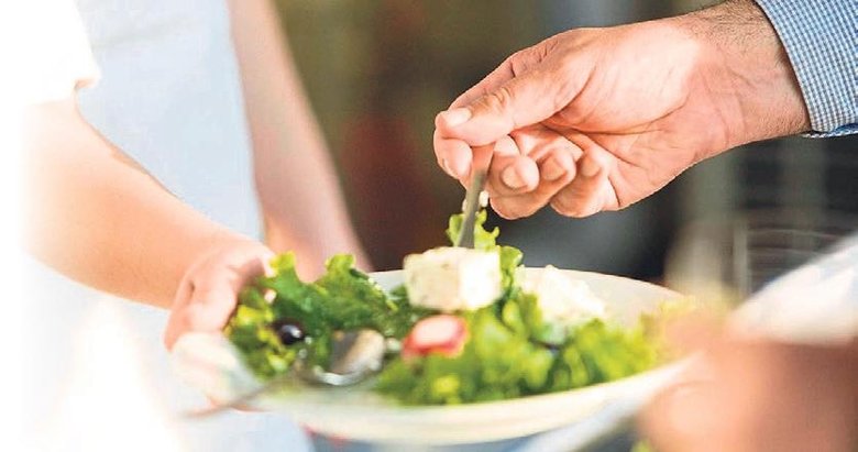 Salatanız vücudunuza mikroplastik taşıyabilir