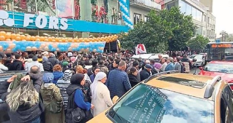 Aydın’da AVM’nin açılışı izdihama dönüştü