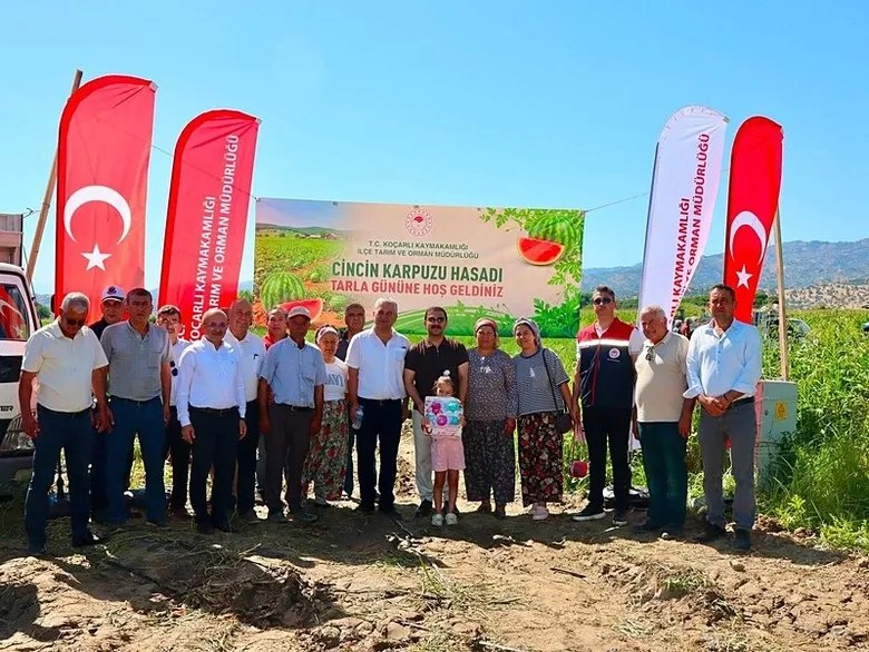 aydinda-bu-karpuzu-yiyen-bir-daha-vazgecemiyor-torenle-hasadina-baslandi-1784204517843.jpeg