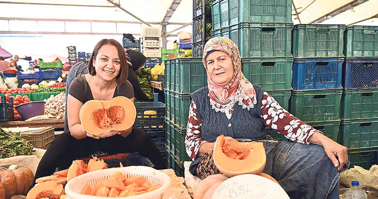 Bornovalilar Sosyete Pazari Ile Hasret Giderdi