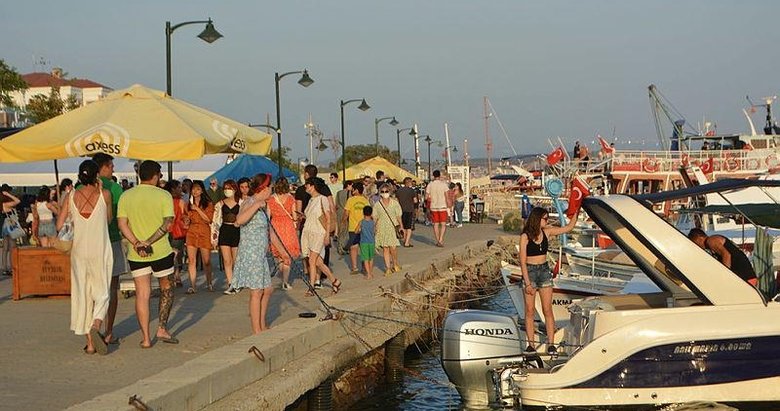 Cunda Adası bayramı tam dolulukla karşılıyor