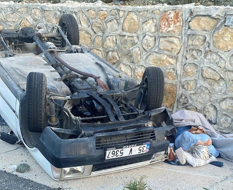 Emniyet kemeri hayat kurtardı: Hurdaya dönen araçtan burunları bile kanamadı