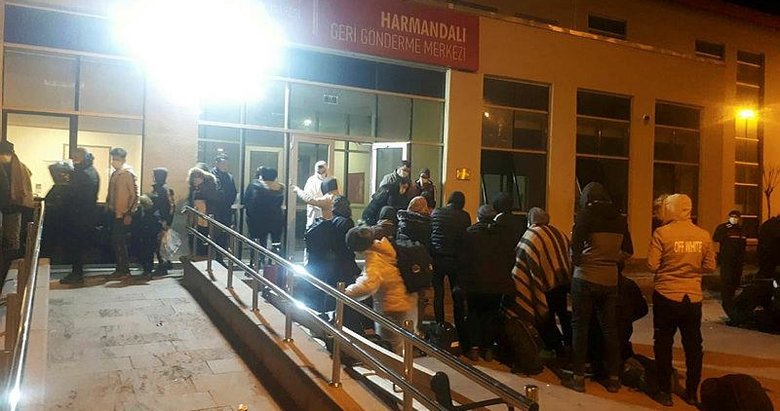 İzmir’de bağ evinde 124 sığınmacı yakalandı