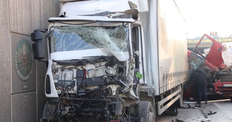 Manisa’da 4 tırın karıştığı kazada 2 kişi yaralandı