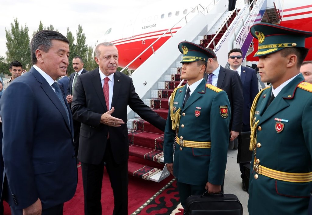 Başkan Erdoğan Kırgızistan’da resmi törenle karşılandı