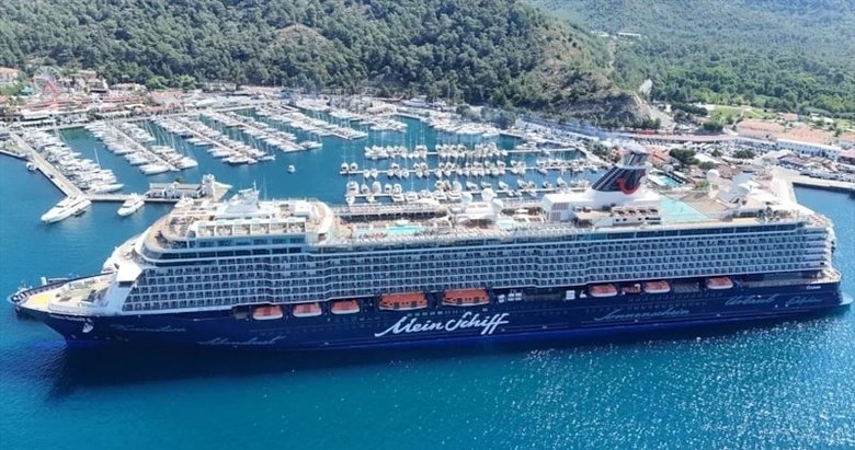 Muğla’da tarihi anlar: Mein Schiff 5 kruvaziyeriyle Marmaris’e 2 bin 670 turist geldi