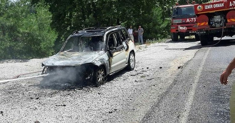 İzmir’de ormanlık alanda çıkan araç yangını korkuttu! Ormana sıçrama ihtimali yürekleri ağza getirdi