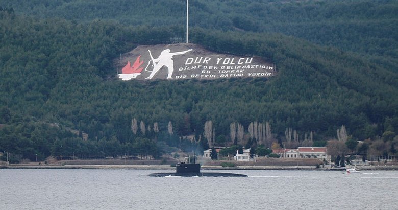 Rus denizaltısı ’Novorossiysk’ Çanakkale Boğazı’ndan geçti