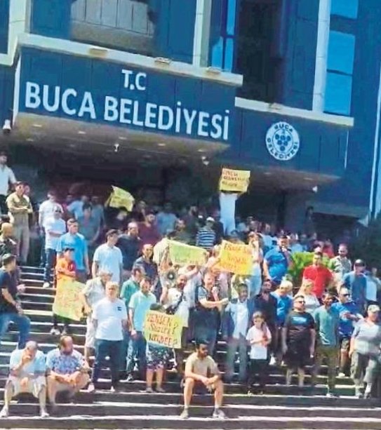 Bucalı pazarcıların tezgah eylemi