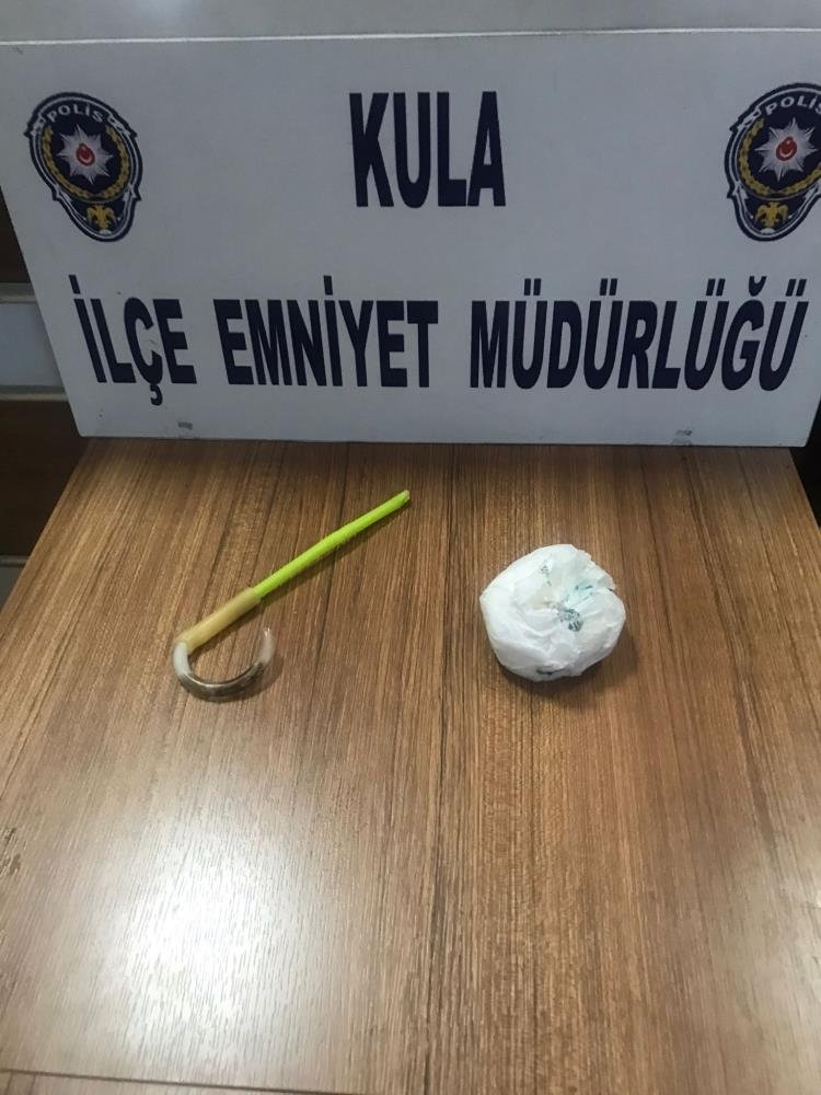 Kiralık otomobille uyuşturucu sevkiyatı polise takıldı