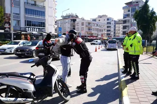 İzmir polisi 7/24 sokakta