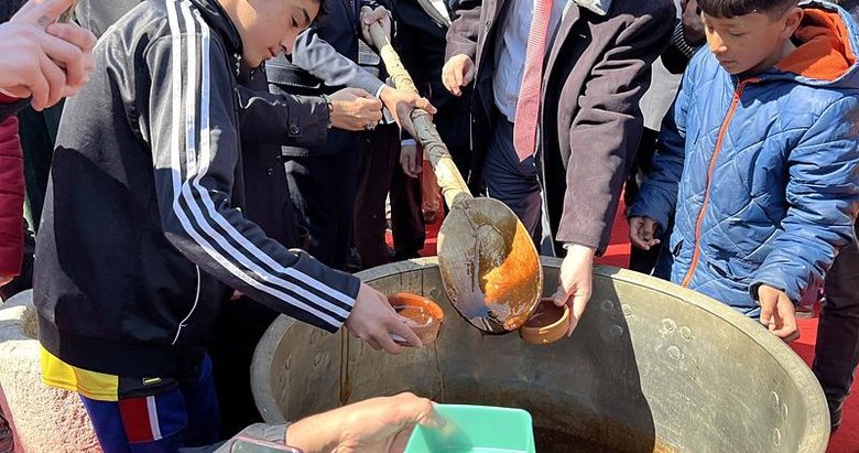 4 yıldır yapılamıyordu! Manisa’da Mesir Festivali nevruz ateşinin yakılmasıyla başladı